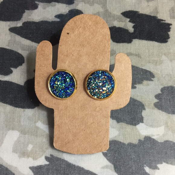 NWT! Gold Rimmed Circle Druzzy Stones Earrings Set - Picture 6 of 6